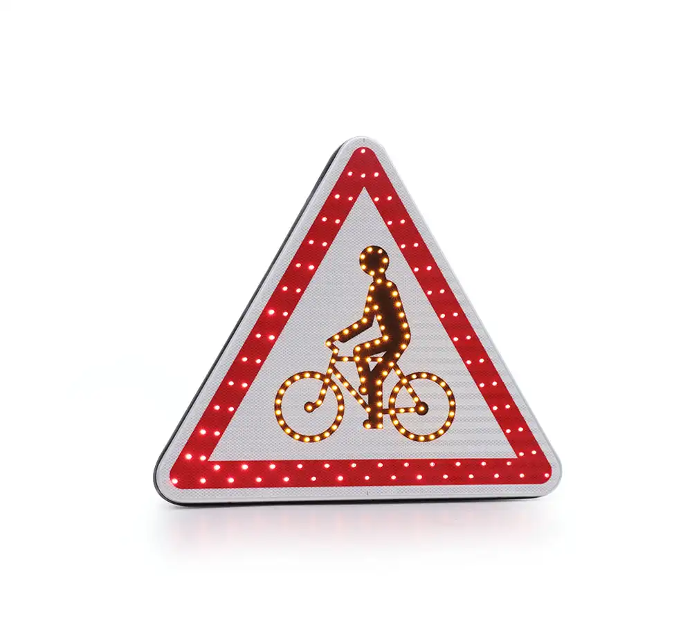 Panneau de police renforcé BTR • Triangle • A21 • 700 • Classe 2 • 12 V