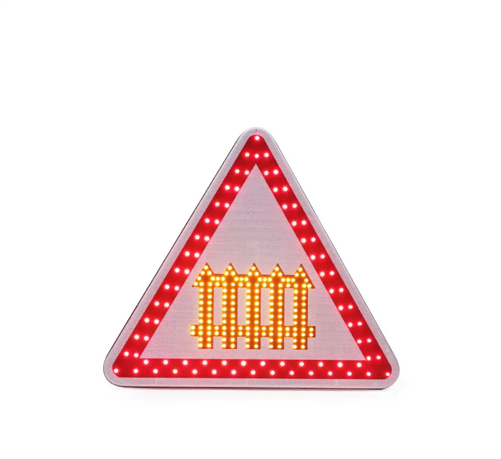 Panneau de police renforcé BTR • Triangle • A7 • 700 • Classe 2 • 12 V