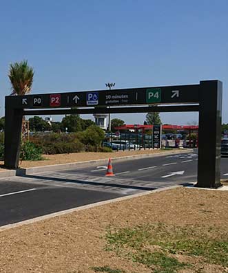 Portique entree parking Aeroport de Montpellier