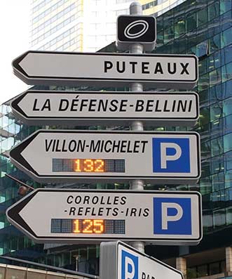 Panneau type normalise La Défense - caisson flèche